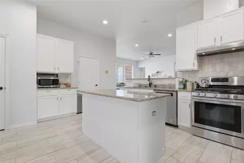 Kitchen - 6809 Westover, Rowlett, TX 75089 photo 5 of 5