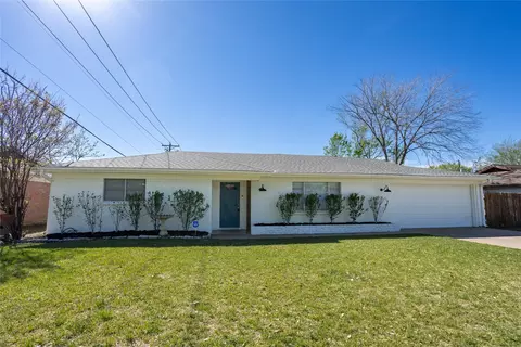 7808 Chantilly Ln, Fort Worth, TX 76134