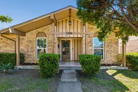 2206 Richbrook Dr, Garland, TX 75044