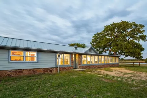 104 Long View Dr, Mineral Wells, TX 76067