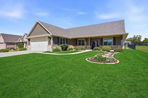 121 Bowie Dr, Gainesville, TX 76240