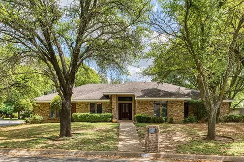 6851 Shorecrest Ct, Fort Worth, TX 76132