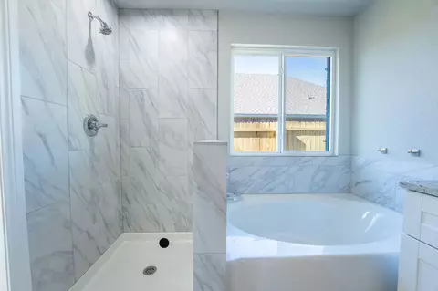 Bath - 1032 Springview Ln, Mabank, TX 75147 photo 2 of 5