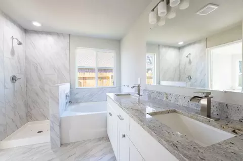 Bath - 1032 Springview Ln, Mabank, TX 75147 photo 1 of 5