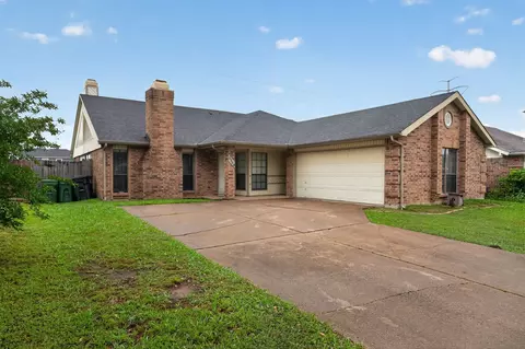 5209 Nocona Ln, Arlington, TX 76018