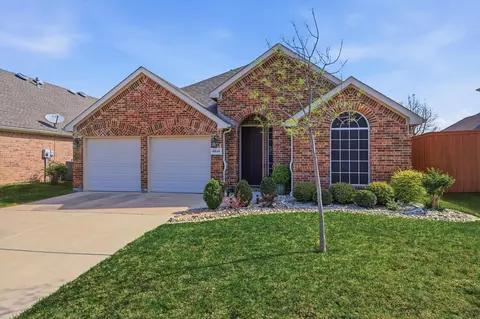 6940 Shoreway Dr, Grand Prairie, TX 75054