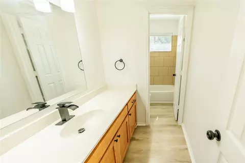 Bath - 413 Bethlehem St, Terrell, TX 75160 photo 2 of 2