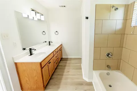 Bath - 413 Bethlehem St, Terrell, TX 75160 photo 1 of 2