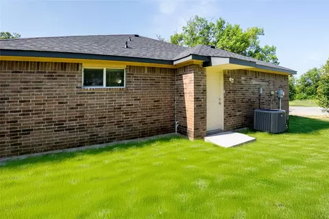 Exterior - 413 Bethlehem St, Terrell, TX 75160 photo 3 of 3