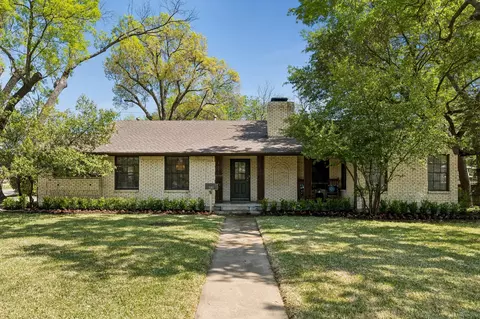 9262 Forest Hills Blvd, Dallas, TX 75218