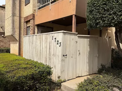 1723 Crest Grove Dr #120B, Arlington, TX 76012