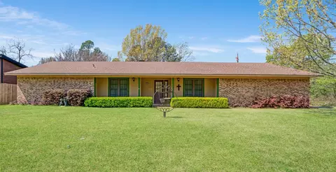 695 20th St NE, Paris, TX 75460