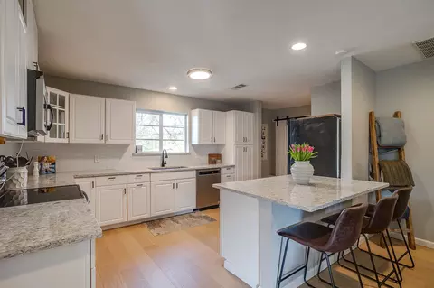 6829 Chickering Rd, Fort Worth, TX 76116