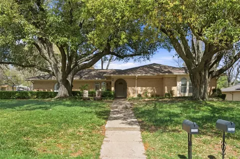 2326 Forest Hills Rd, Grapevine, TX 76051