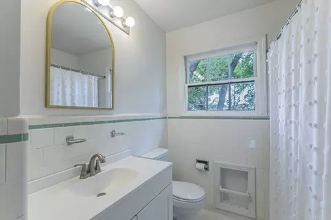 Bath - 3205 Live Oak Ave, Waco, TX 76708 photo 3 of 3