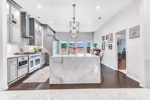 5607 Twin Brks, Dallas, TX 75252