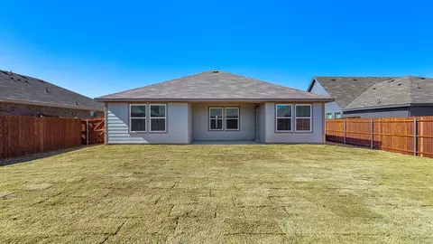 Exterior - 2816 Hawk Dr, Denton, TX 76205 photo 2 of 5