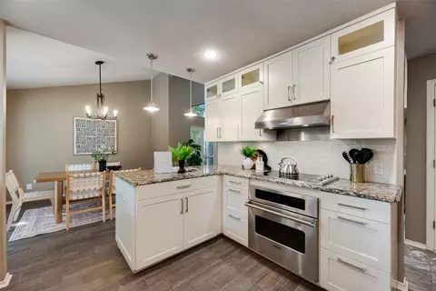 7844 High Oaks Cir, Dallas, TX 75231