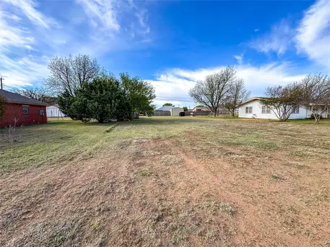Exterior - 1601 N 1st St, Haskell, TX 79521 photo 7 of 7