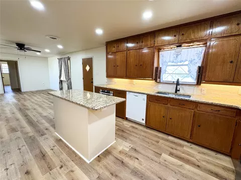 Kitchen - 1601 N 1st St, Haskell, TX 79521 photo 5 of 6