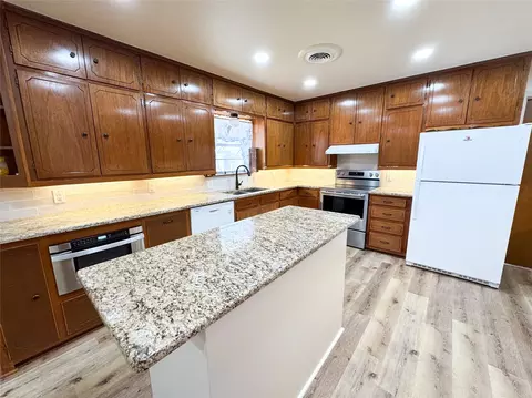 Kitchen - 1601 N 1st St, Haskell, TX 79521 photo 3 of 6