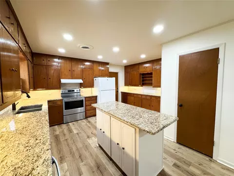 Kitchen - 1601 N 1st St, Haskell, TX 79521 photo 1 of 6