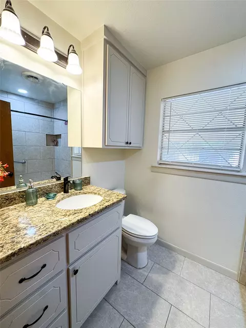 Bath - 1601 N 1st St, Haskell, TX 79521 photo 4 of 5