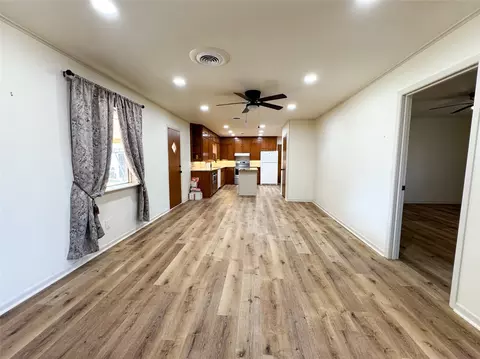 Living - 1601 N 1st St, Haskell, TX 79521 photo 2 of 3
