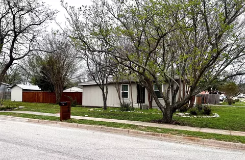 200 San Angelo Ave, Benbrook, TX 76126