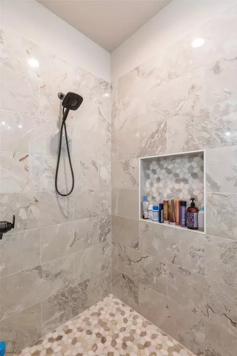Bath - 233 Red Stone Loop, Abilene, TX 79606 photo 5 of 9