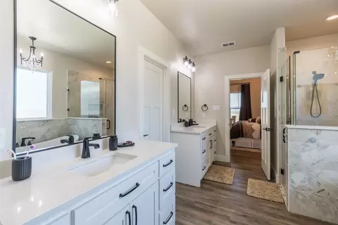 Bath - 233 Red Stone Loop, Abilene, TX 79606 photo 2 of 9