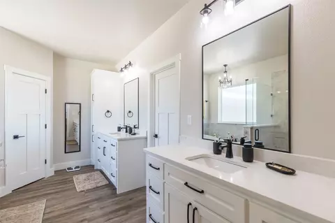 Bath - 233 Red Stone Loop, Abilene, TX 79606 photo 1 of 9