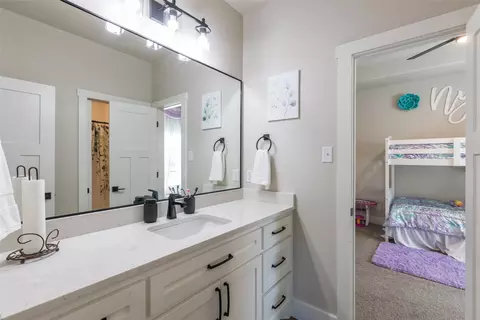 Bath - 233 Red Stone Loop, Abilene, TX 79606 photo 8 of 9
