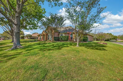 301 Raintree Dr, Highland Village, TX 75077