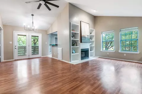 4502 Forestgate Dr, Arlington, TX 76017