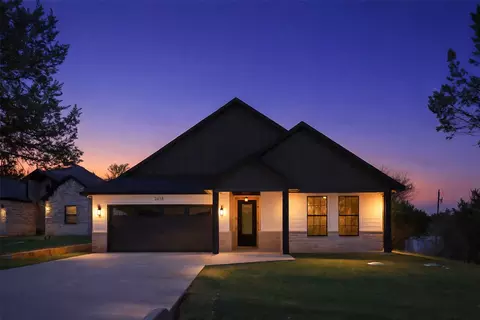 2418 Beverly Dr, Granbury, TX 76048