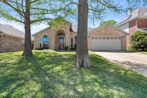 1202 Angel Fire Ln, Arlington, TX 76001