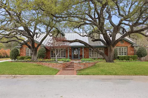 3908 Thistle Ln, Fort Worth, TX 76109