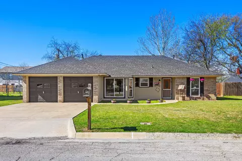 227 Diane Dr, Sanger, TX 76266