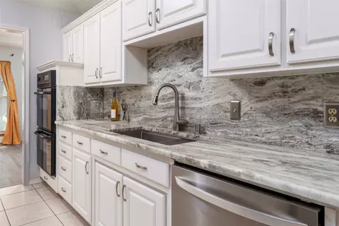 Kitchen - 7505 Patsy Ct, Arlington, TX 76016 photo 2 of 3