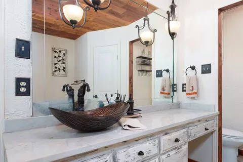Bath - 7505 Patsy Ct, Arlington, TX 76016 photo 3 of 6