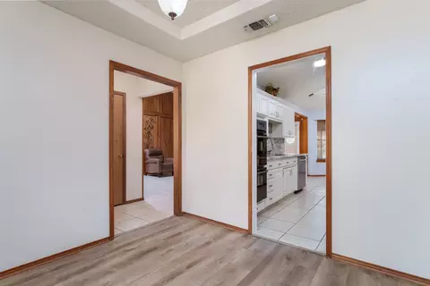 Entry Way - 7505 Patsy Ct, Arlington, TX 76016 photo 2 of 2
