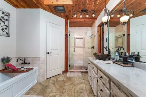 Bath - 7505 Patsy Ct, Arlington, TX 76016 photo 1 of 6