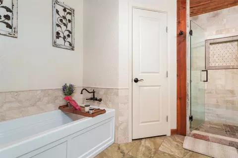 Bath - 7505 Patsy Ct, Arlington, TX 76016 photo 2 of 6