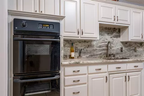 Kitchen - 7505 Patsy Ct, Arlington, TX 76016 photo 3 of 3