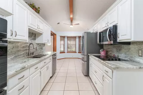 Kitchen - 7505 Patsy Ct, Arlington, TX 76016 photo 1 of 3