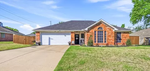 1329 Ridge Dr, Midlothian, TX 76065