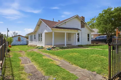 2634 Emmett St, Dallas, TX 75211