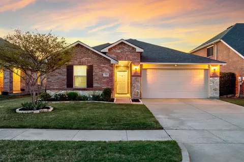 704 Bastrop Dr, Arlington, TX 76002