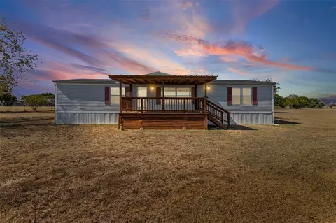 9064 Summit Ct E, Cleburne, TX 76033